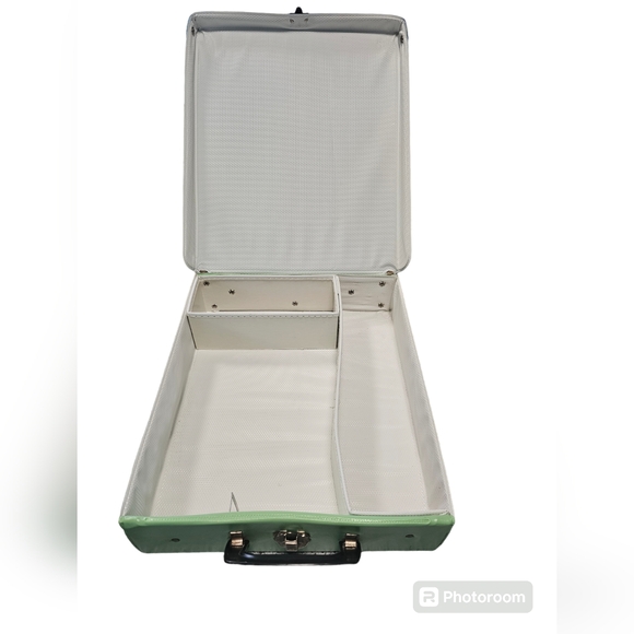 Vintage World of Barbie Doll Case - Picture 3 of 8